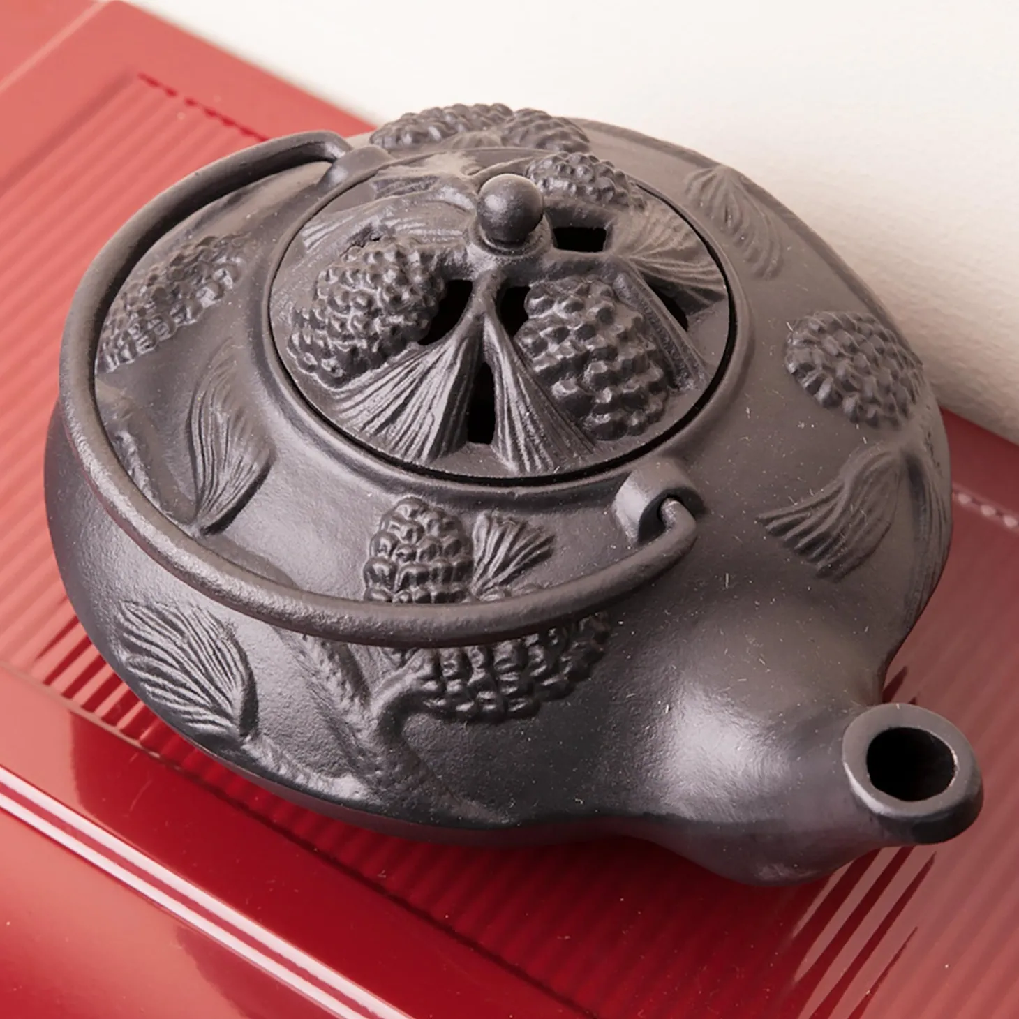 Woodstove Steamers>Plow & Hearth Cast Iron Wood Stove Kettle Steamer with Pine Cone Design Black