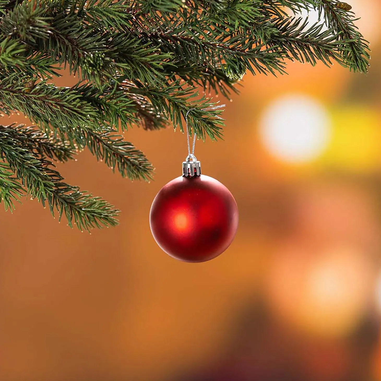 Lighted Trees & Garlands>Plow & Hearth Classic Cardinal Complete Christmas Tree Kit with 250 Lights and 140 Decorations, 7½'H