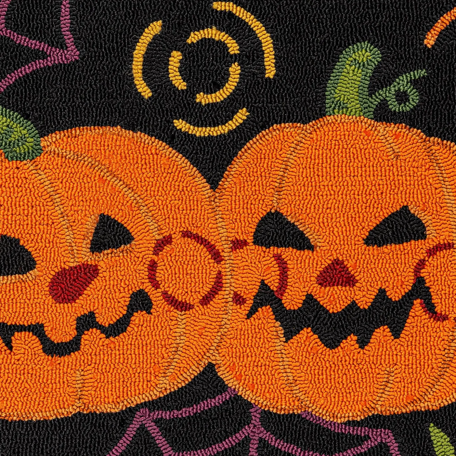 Hooked Rugs>Plow & Hearth Indoor/Outdoor Jack O'Lantern Pumpkin Hooked Polypropylene Accent Rug 24"x42"