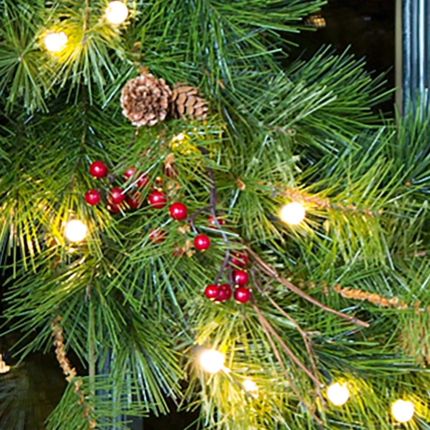 Wreaths | Faux Flowers & Plants>Plow & Hearth Indoor/Outdoor Blue Ridge Wreath with Battery-Operated Dual-Function Lights, 30" dia.
