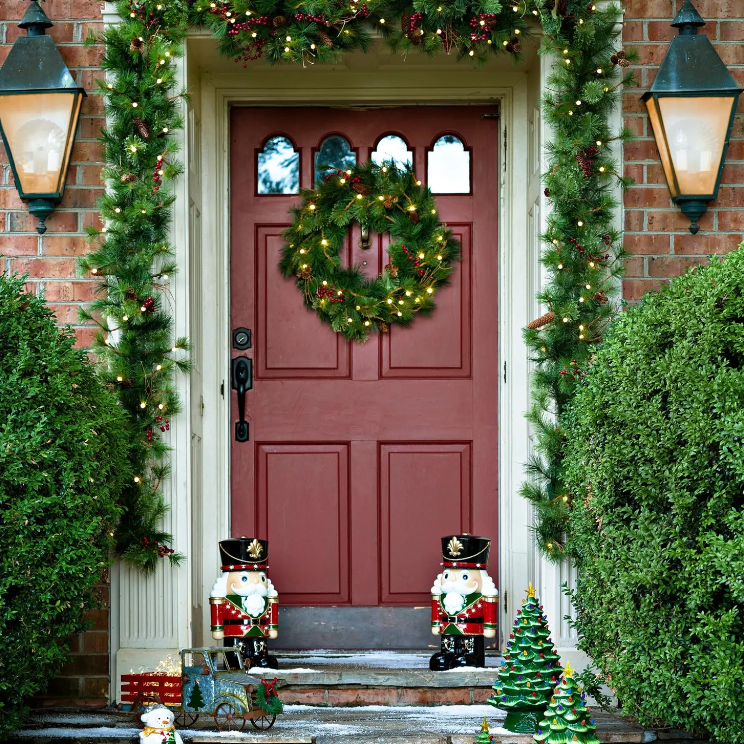Wreaths>Plow & Hearth Indoor/Outdoor Blue Ridge Wreath with Battery-Operated Dual-Function Lights, 24" dia.