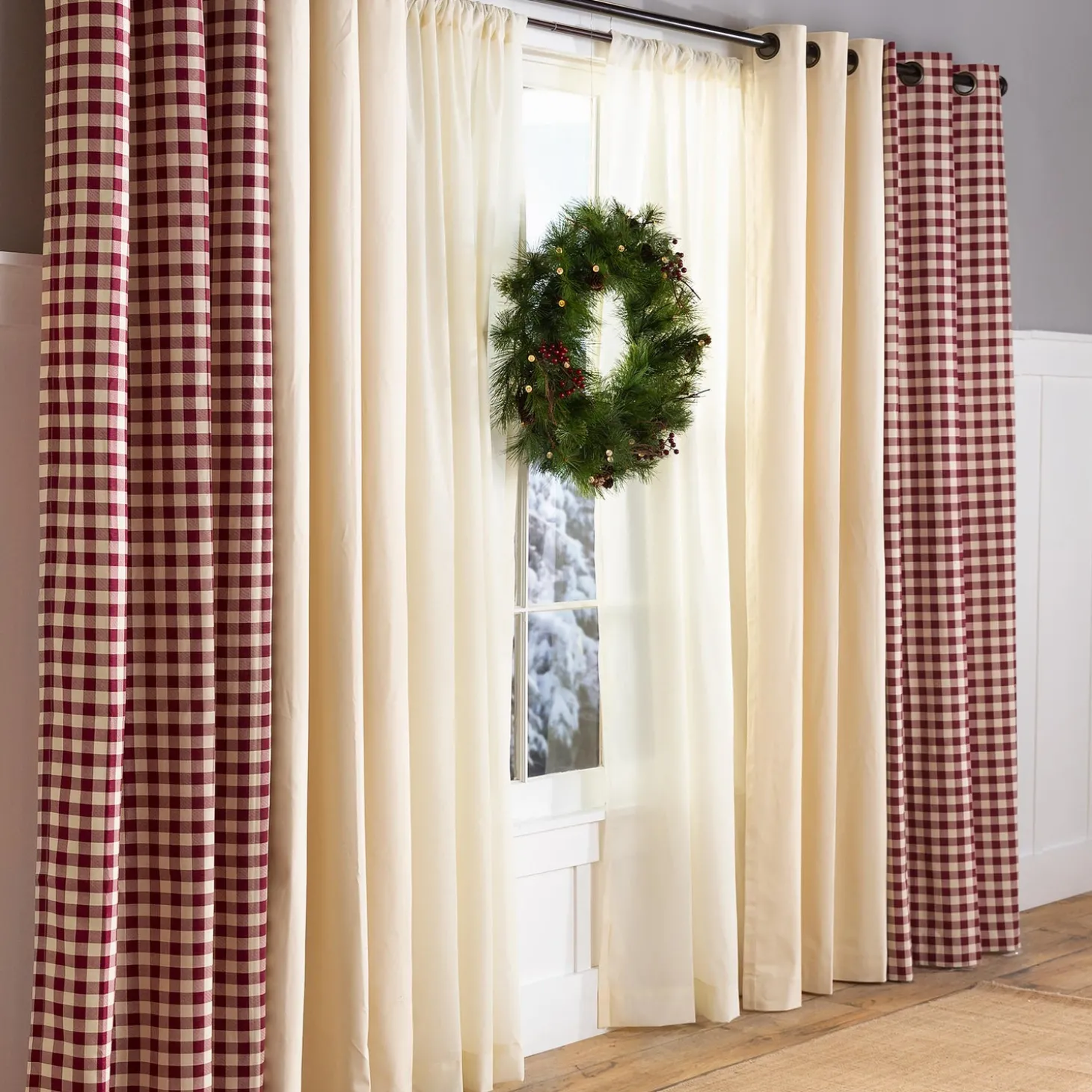 Wreaths>Plow & Hearth Indoor/Outdoor Blue Ridge Wreath with Battery-Operated Dual-Function Lights, 24" dia.