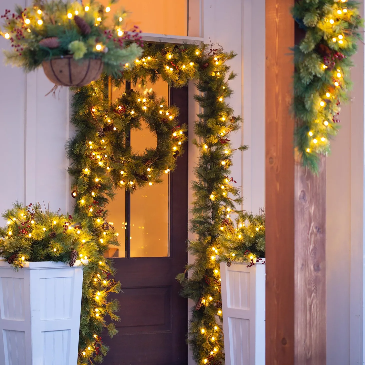 Wreaths>Plow & Hearth Indoor/Outdoor Blue Ridge Wreath with Battery-Operated Dual-Function Lights, 24" dia.