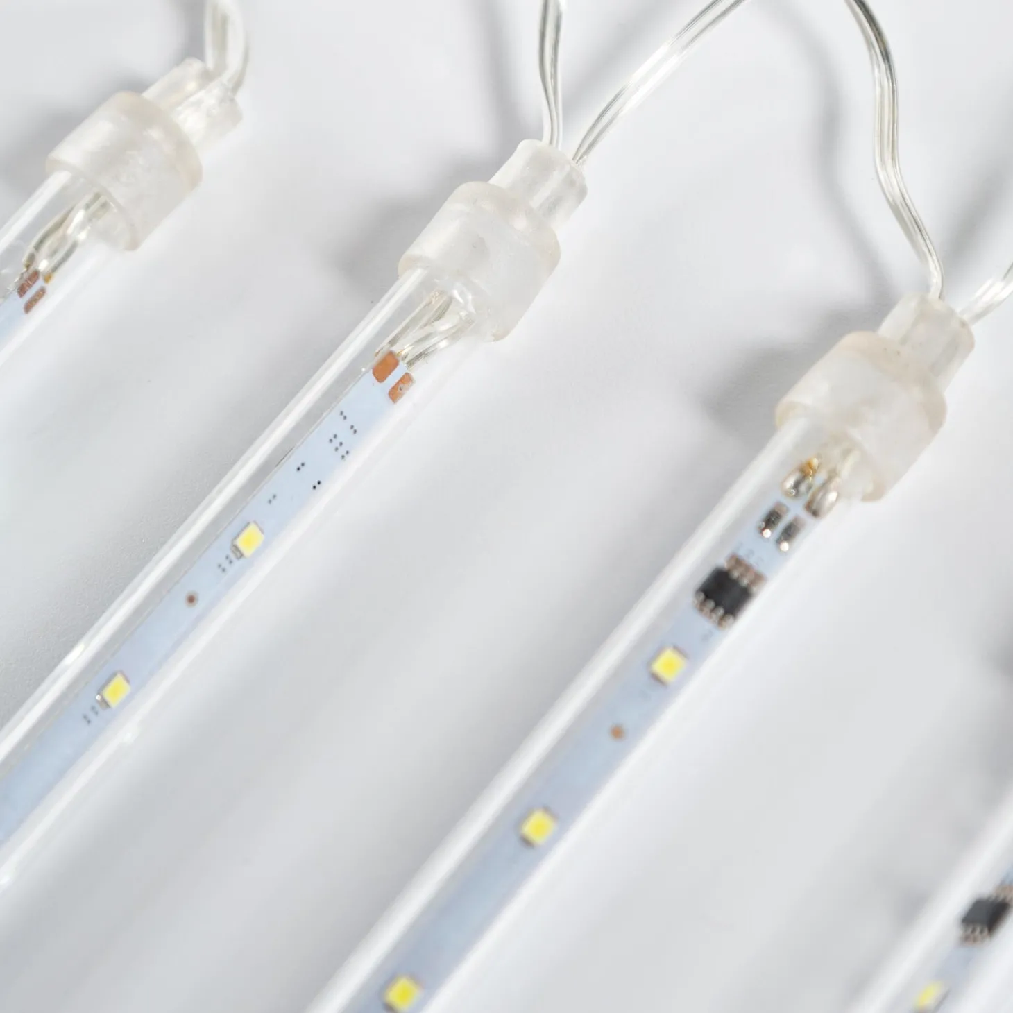 String Lights>Plow & Hearth Indoor/Outdoor Electric Icicle Chasing Lights with Cool White LEDs