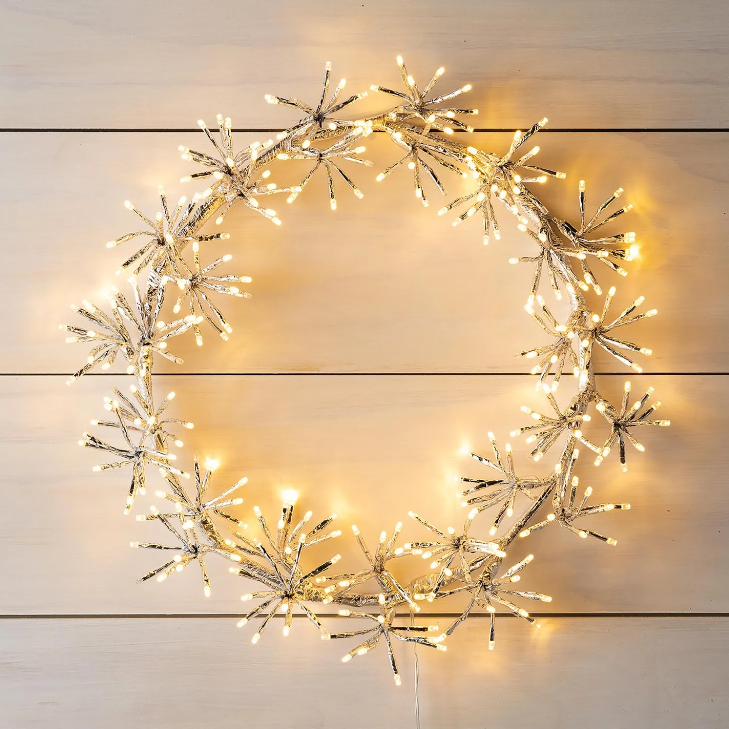 Wreaths | Lighted Accents>Plow & Hearth Indoor/Outdoor Electric Lighted Wreath Holiday Decoration