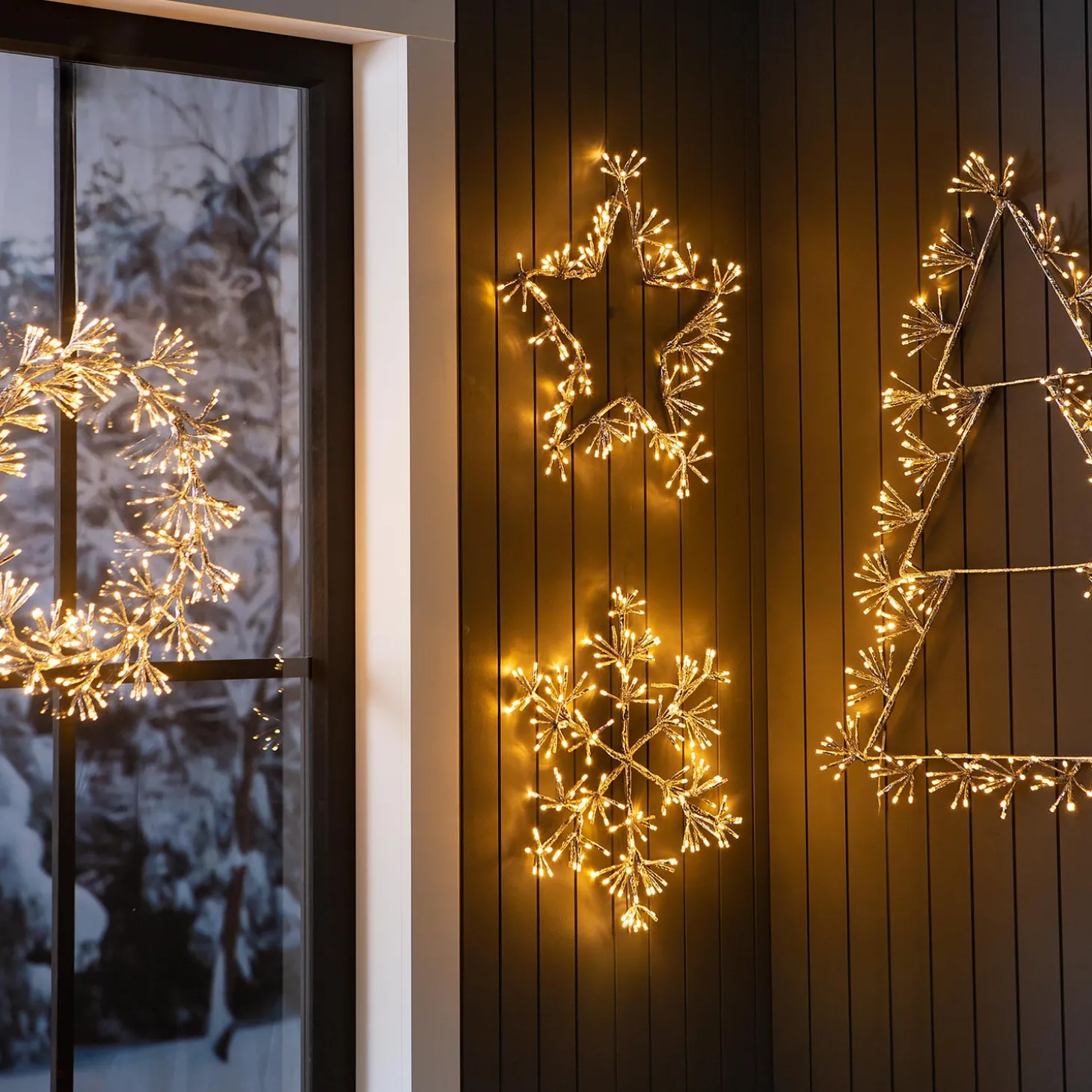 Wreaths | Lighted Accents>Plow & Hearth Indoor/Outdoor Electric Lighted Wreath Holiday Decoration