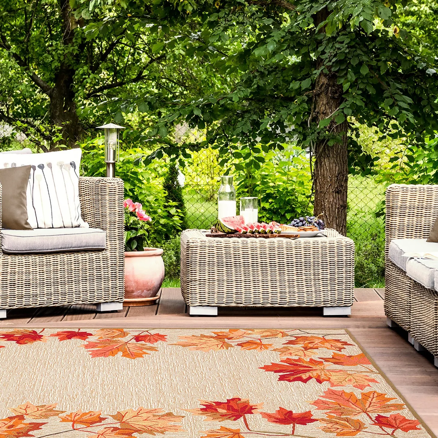 Area Rugs>Plow & Hearth Indoor/Outdoor Falling Leaves Border Rug, 5' x 7'6"