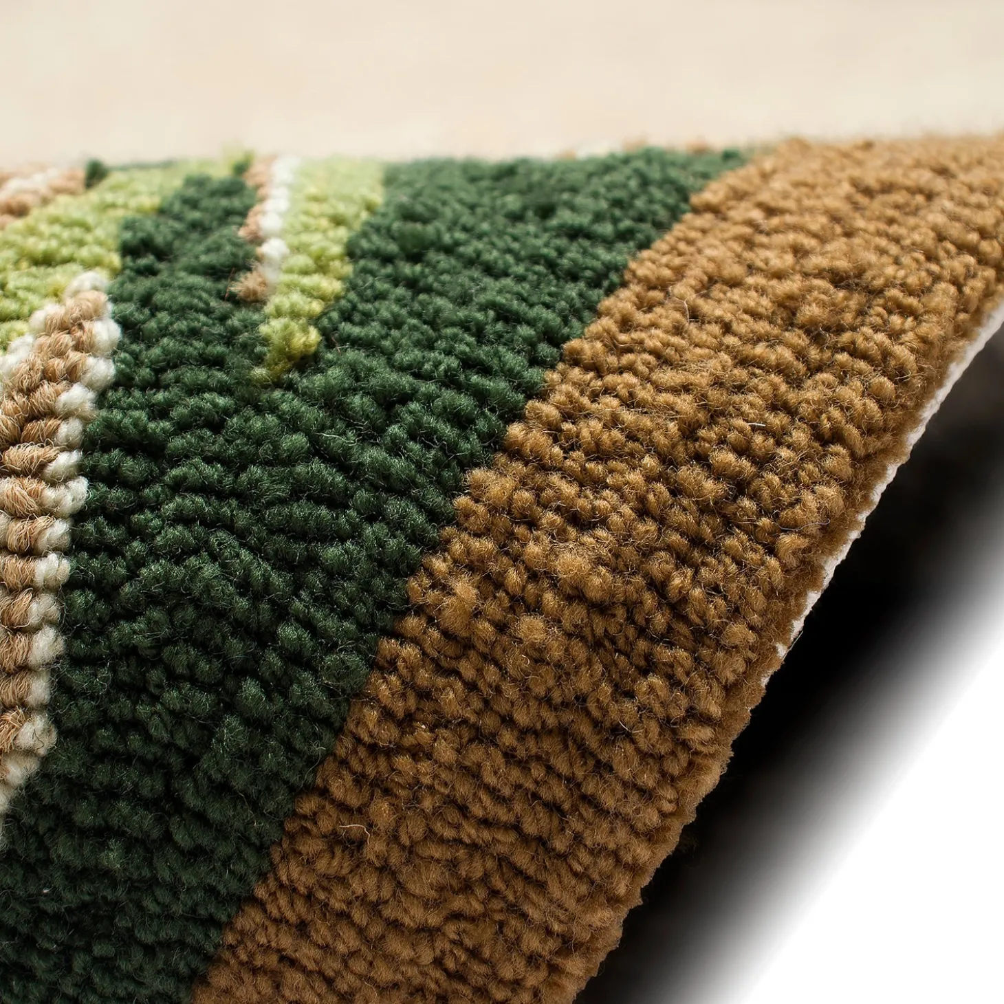 Area Rugs>Plow & Hearth Indoor/Outdoor Forest Lake Border Rug, 5' x 7'6" Natural