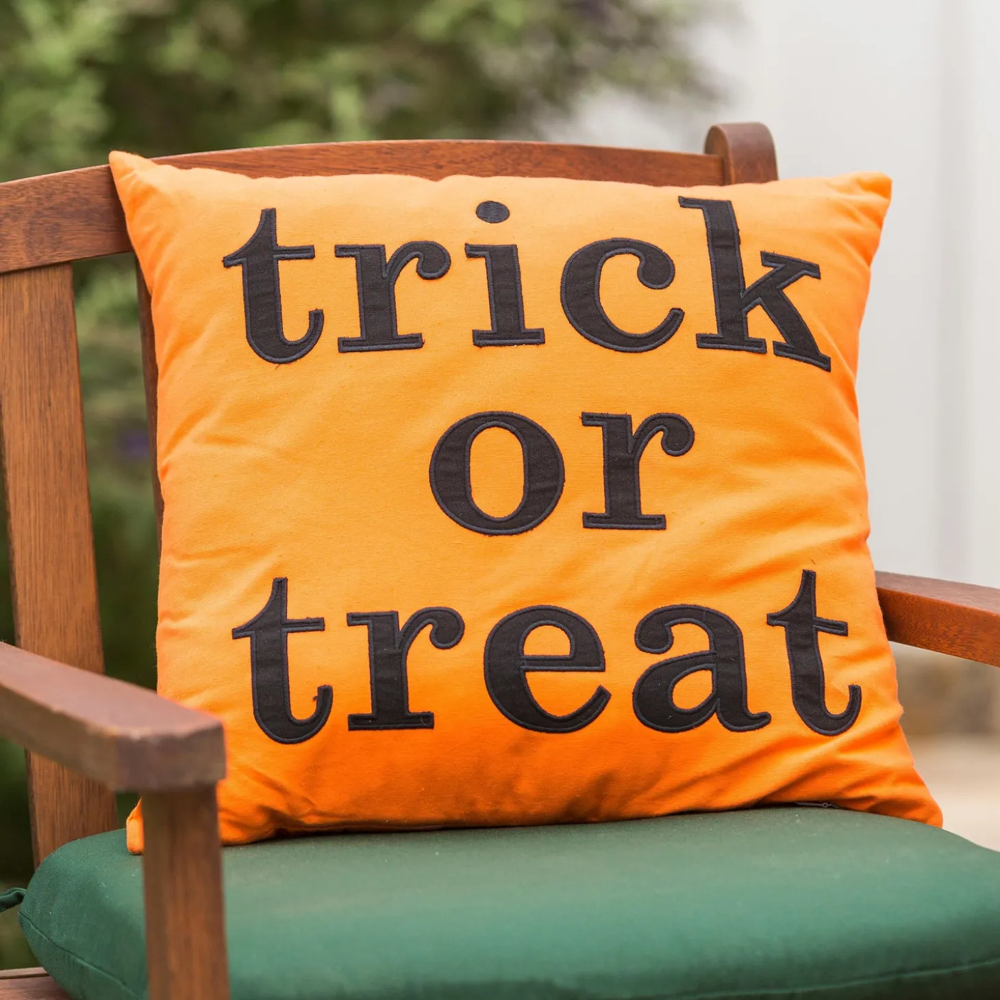 Outdoor Throw Pillows | Decorative Pillows>Plow & Hearth Indoor/Outdoor Halloween Trick or Treat Cotton Throw Pillow