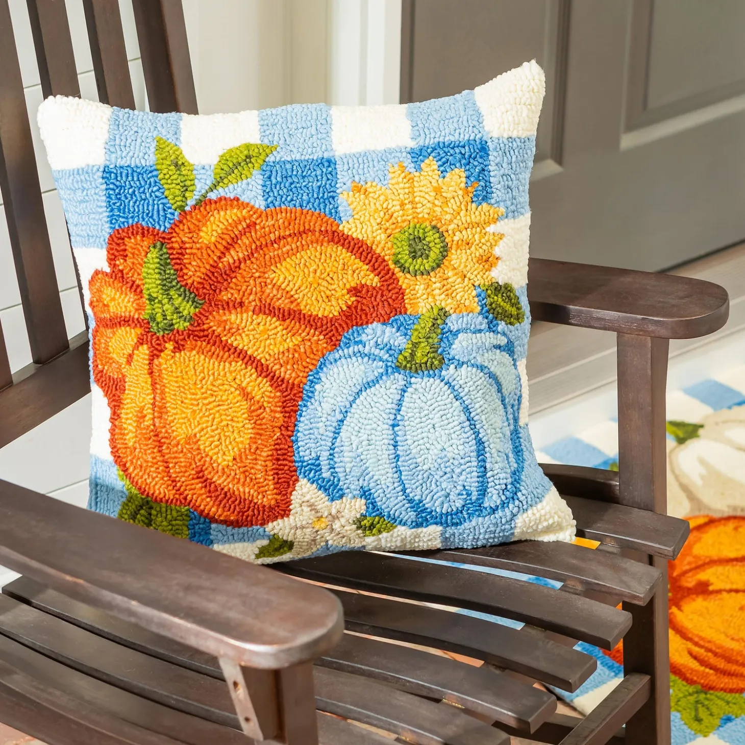 Outdoor Throw Pillows | Decorative Pillows>Plow & Hearth Indoor/Outdoor Pumpkin Patch Hooked Polypropylene Throw Pillow 18"x18"