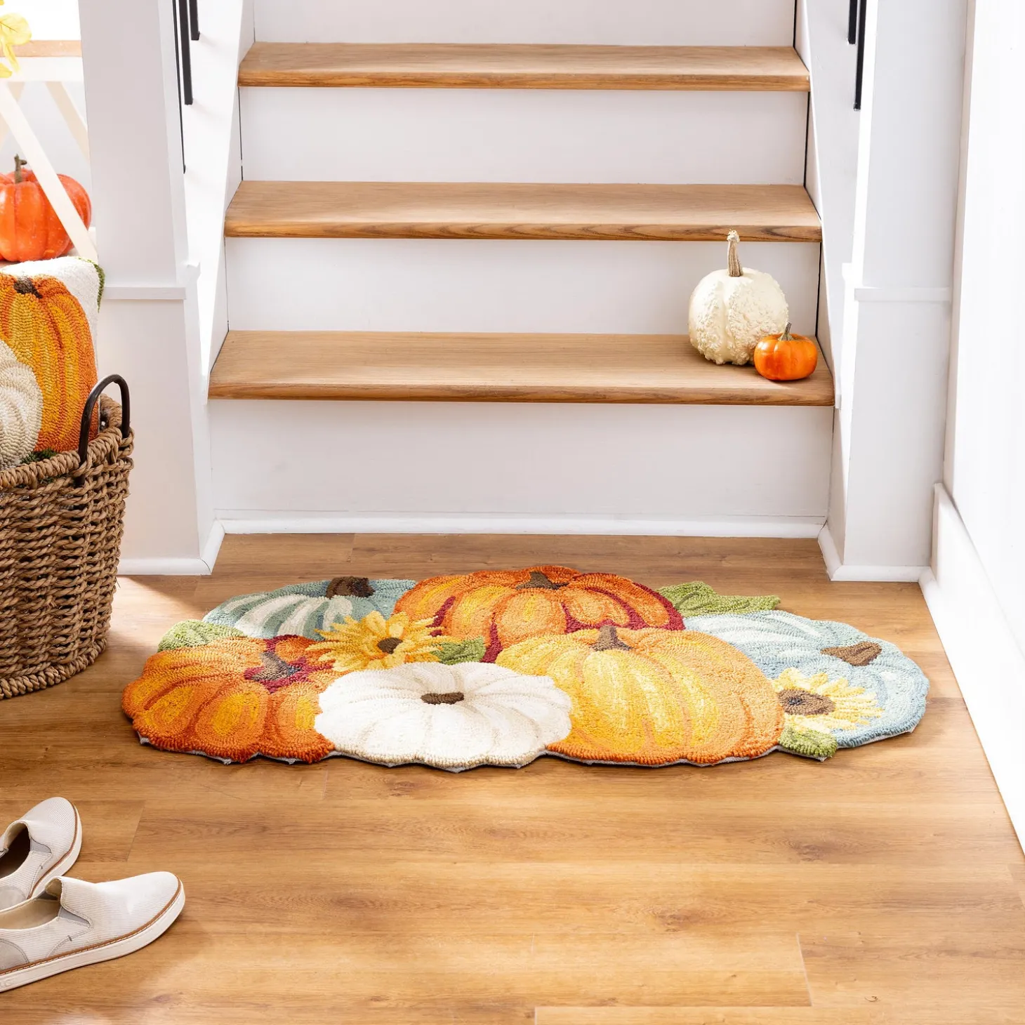 Hooked Rugs>Plow & Hearth Indoor/Outdoor Shaped Pumpkin Hooked Polypropylene Accent Rug 24"x42"