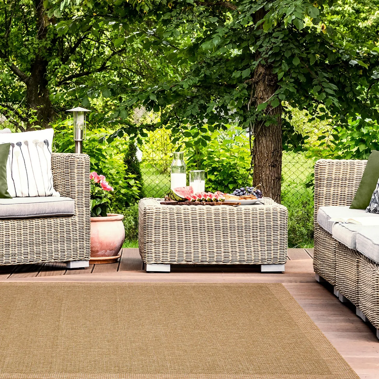 Area Rugs>Plow & Hearth Indoor/Outdoor Toulouse Border Print Rug, 7'10" x 9'10"