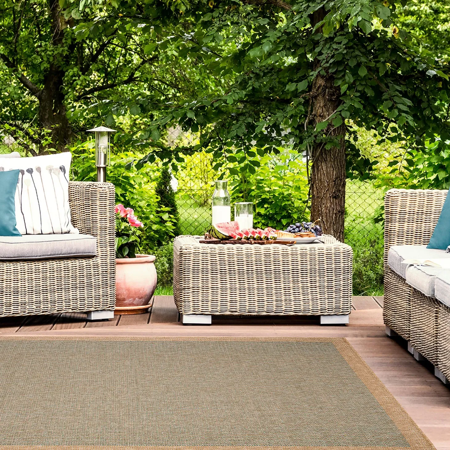 Area Rugs>Plow & Hearth Indoor/Outdoor Toulouse Border Print Rug, 6'6" x 9'4"