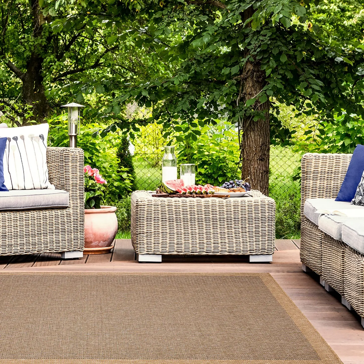 Area Rugs>Plow & Hearth Indoor/Outdoor Toulouse Border Print Rug, 5'3" X 7'3"