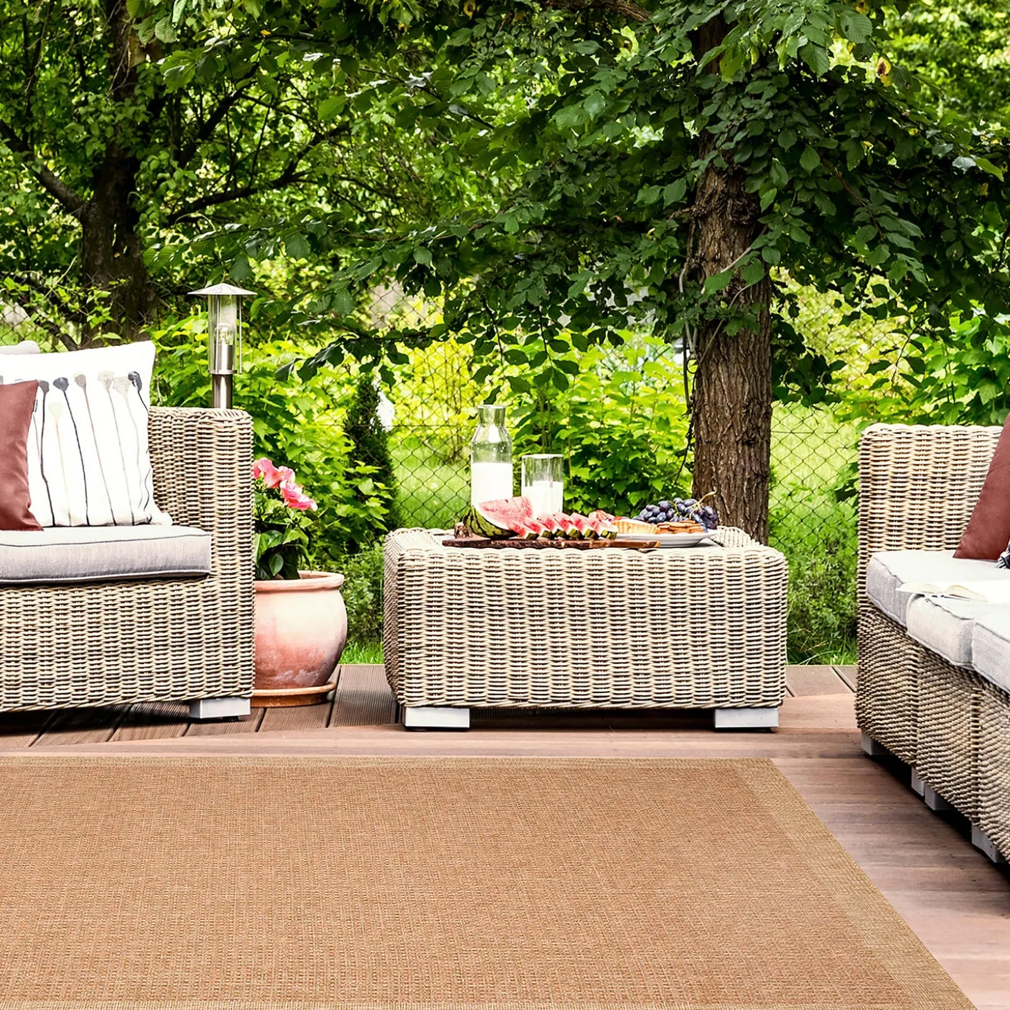 Area Rugs>Plow & Hearth Indoor/Outdoor Toulouse Border Print Rug, 6'6" x 9'4"