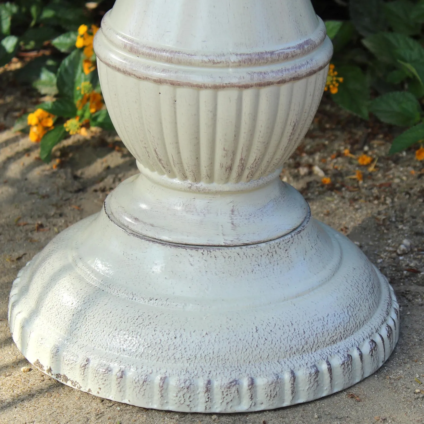 Birdbaths>Plow & Hearth Kingston Vintage White Standing Metal Birdbath on Pedestal