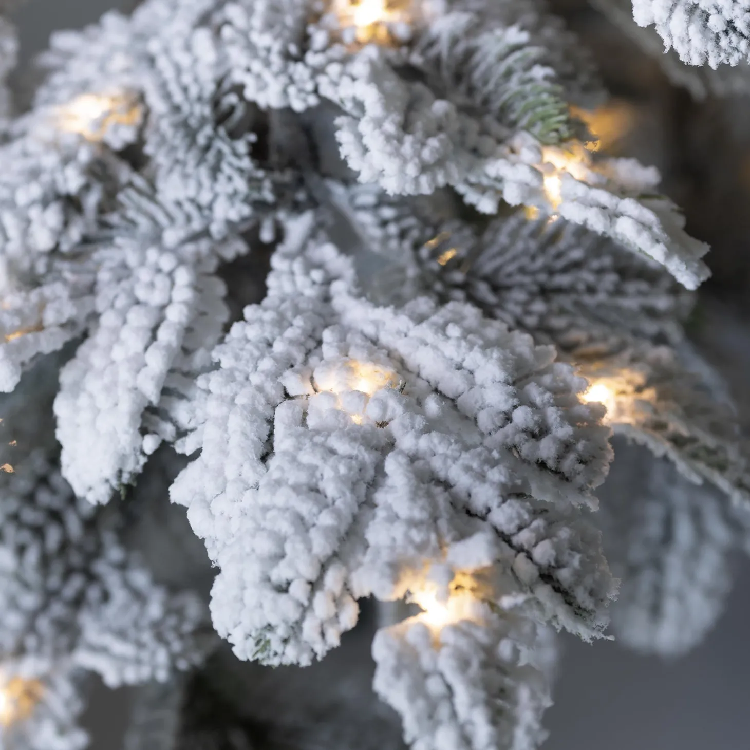 Lighted Trees & Garlands>Plow & Hearth 6' Monte Rosa Flocked Alpine Fir Christmas Tree with 150 Warm White LEDs