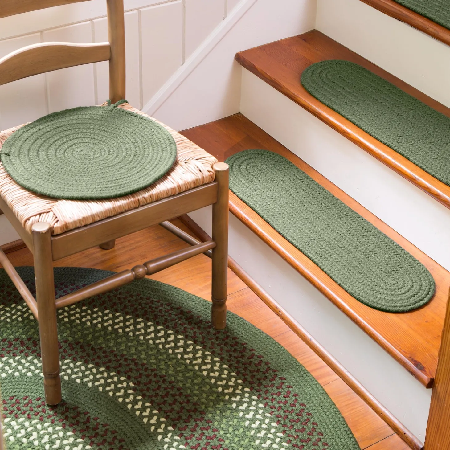 Chairs & Rockers | Rockers & Gliders>Plow & Hearth Solid Color Country Classic Braided Polypropylene Chair Pad, 15" dia.