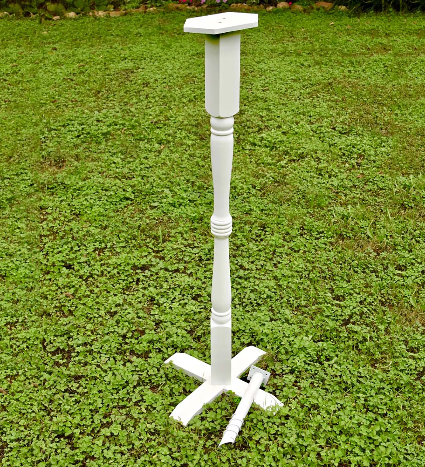 Birdhouses>Plow & Hearth Turned Wood Pedestal Pole For Birdhouse/Feeder with Ground Auger, White