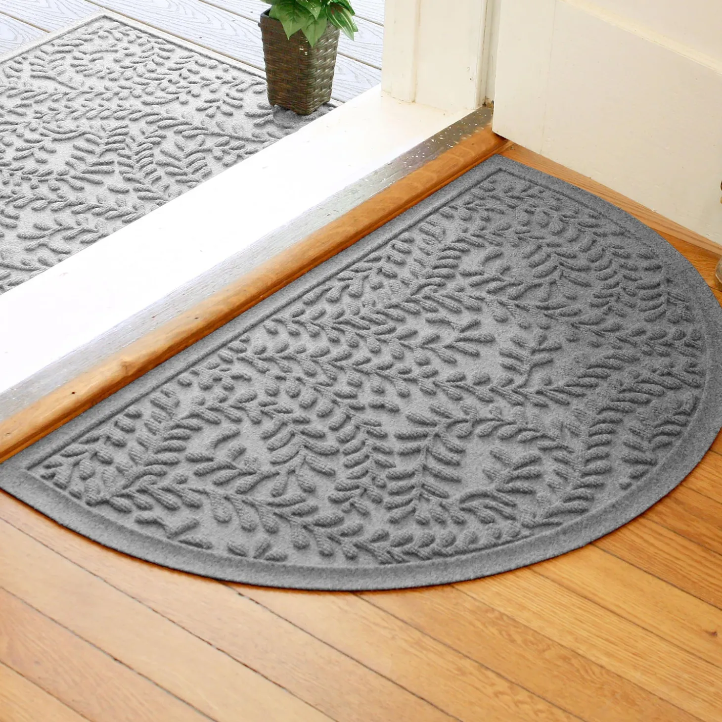 Waterhog Doormats>Plow & Hearth Waterhog Indoor/Outdoor Leaves Half-Round Doormat, 24" x 39"